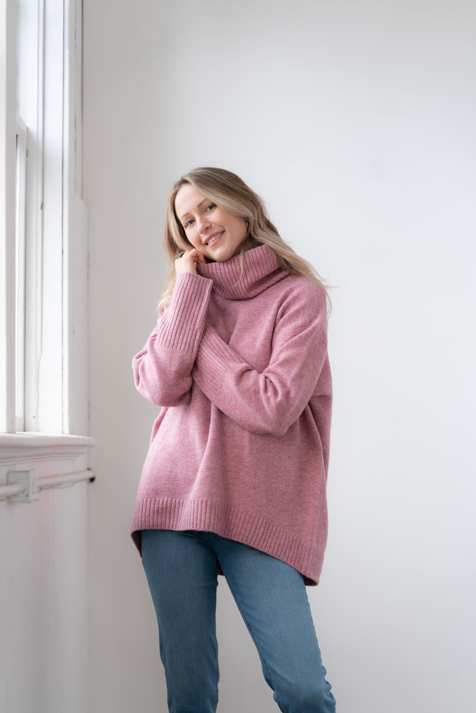Dog Walker Sweater - Tea Rose