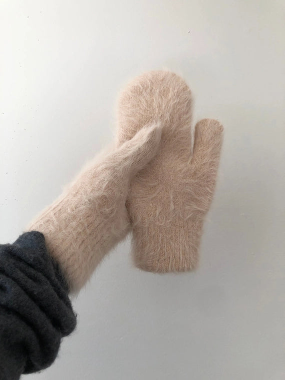 Fluffy Angora Mitten- Neutral Oat