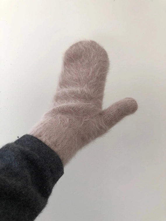 Fluffy Angora Mitten- Neutral Oat