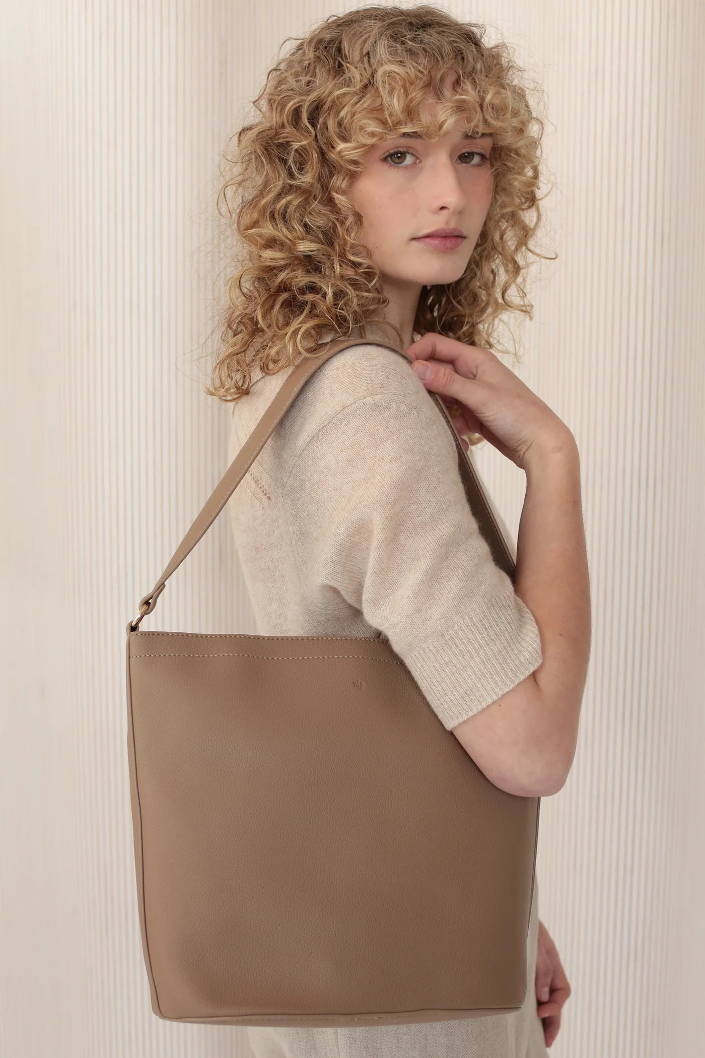 Ela Mia Bucket in Beige